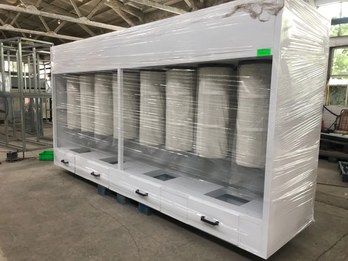 Powder recovery unit with cartridge filters